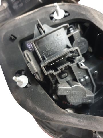 Lanterna traseira esquerda externa 6J8945095C VAG
