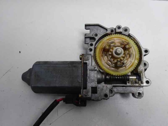 Motor de acionamento de vidro da porta dianteira direita 6K3959802 VAG