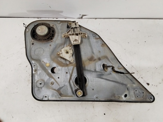 Motor de acionamento de vidro da porta traseira direita 6L4839752G VAG