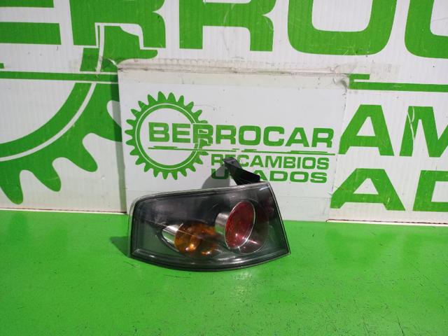 Lanterna traseira esquerda externa 6L6945111 VAG