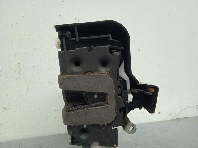 Fecho da porta traseira direita 6M2AR26412BC FORD