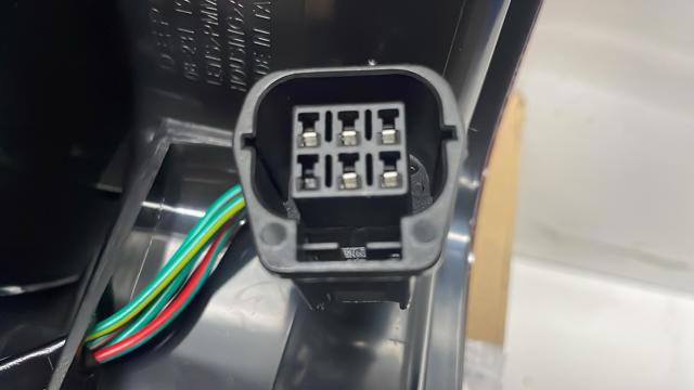 Lanterna traseira direita 6M3413B504BD FORD