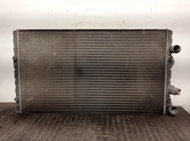 Radiador de esfriamento de motor 6N0121201C VAG