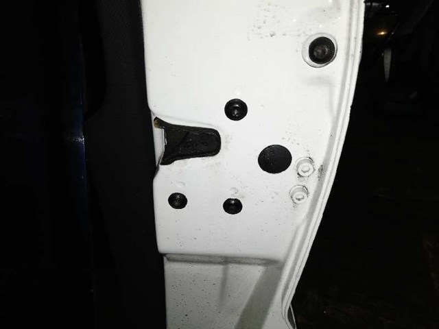 Fecho da porta dianteira direita 6N1837016 VAG