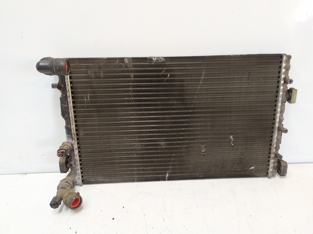 Radiador de esfriamento de motor 6Q0121253L VAG