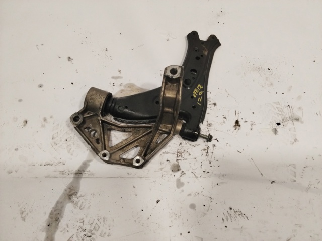 Braço oscilante superior esquerdo de suspensão dianteira 6Q0199293D VAG