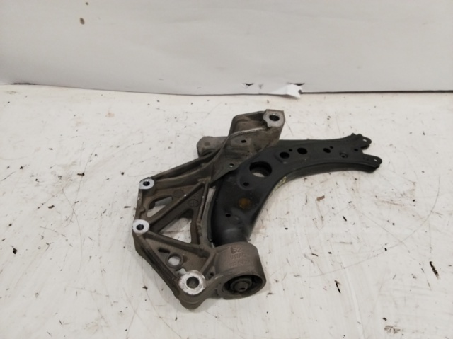Braço oscilante superior direito de suspensão dianteira 6Q0199294D VAG