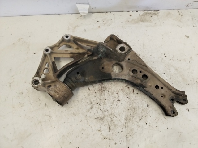 Braço oscilante superior direito de suspensão dianteira 6Q0199294D VAG