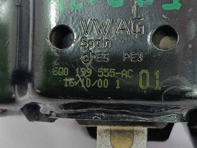 Coxim (suporte) esquerdo de motor 6Q0199555AC VAG