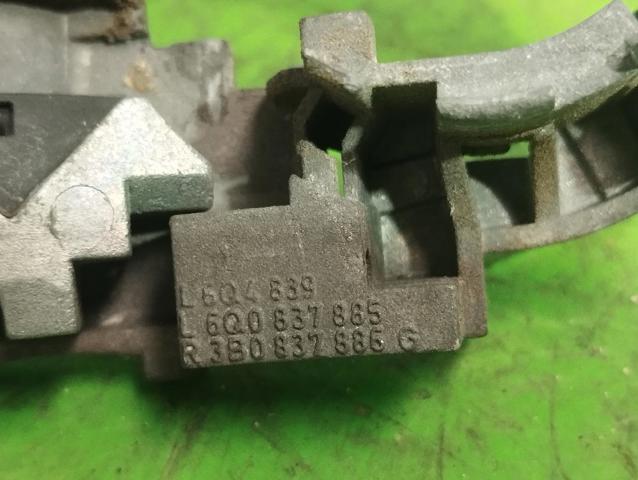 Suporte de maçaneta externa da porta dianteira esquerda 6Q0837885 VAG