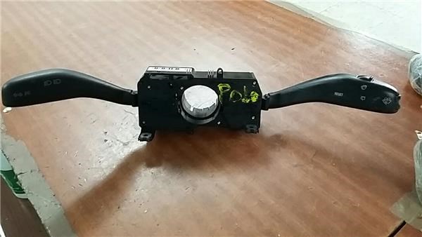 Comutador instalado na coluna da direção, montado 6Q0953503AF VAG