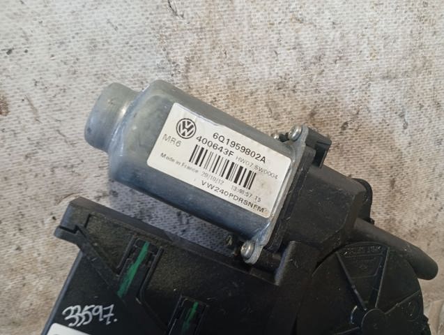 Motor de acionamento de vidro da porta dianteira direita 6Q1959802A VAG