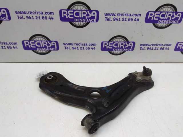 Braço oscilante inferior esquerdo de suspensão dianteira 6R0407151F VAG