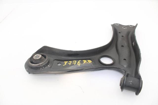 Braço oscilante inferior direito de suspensão dianteira 6R0407152 VAG