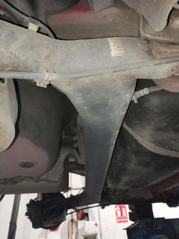 Viga de suspensão traseira (plataforma veicular) 6R0500051 VAG
