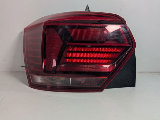 Luz esquerda 6R1941015E VAG