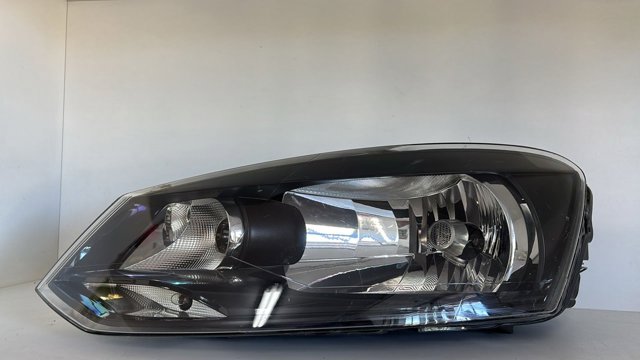 Luz esquerda 6R1941015E VAG