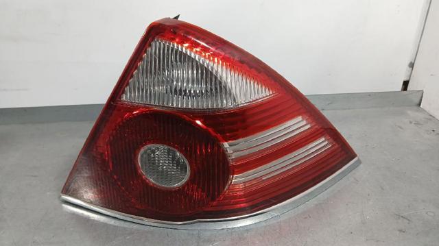 Lanterna traseira direita 6S7113404A FORD