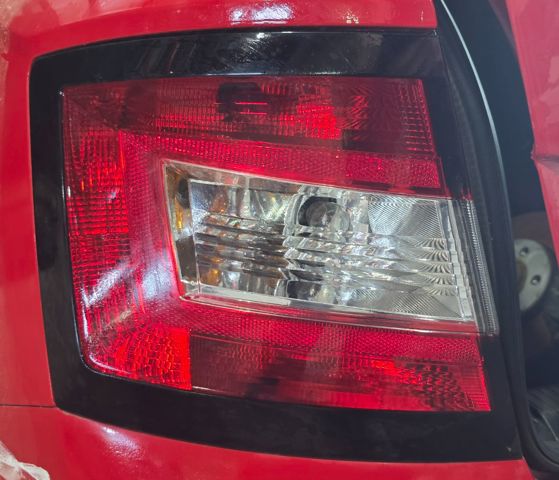 Lanterna traseira esquerda 6V6945111 VAG
