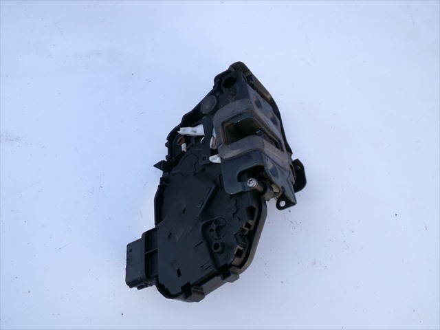 Fecho da porta dianteira direita 6W8A21812AD LAND ROVER