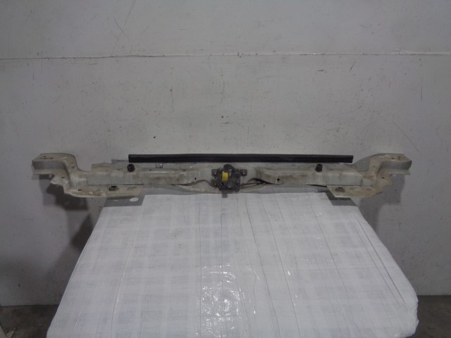 Suporte superior do radiador (painel de montagem de fixação das luzes) 7106F6 PEUGEOT