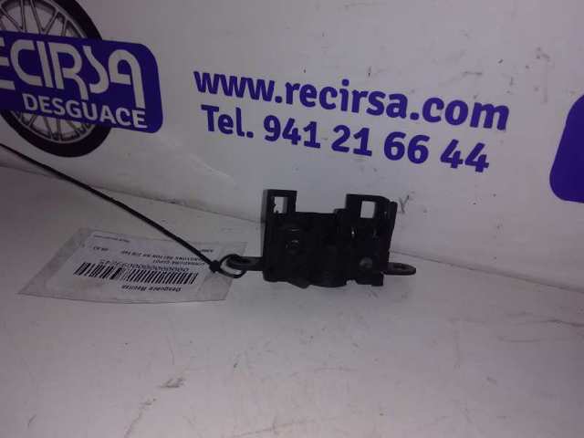 Fecho da capota 7111008002 SSANG YONG