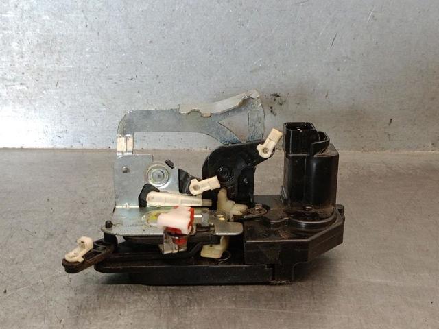 Fecho da porta dianteira esquerda 7121009024 SSANG YONG