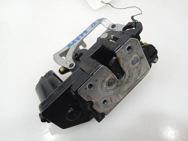 Fecho da porta dianteira esquerda 7121009026 SSANG YONG