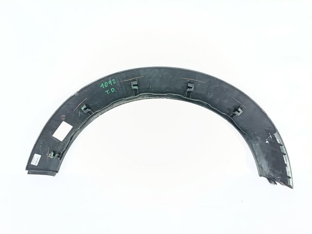 Expansor direito (placa sobreposta) de arco do pára-lama traseiro 7157106 BMW