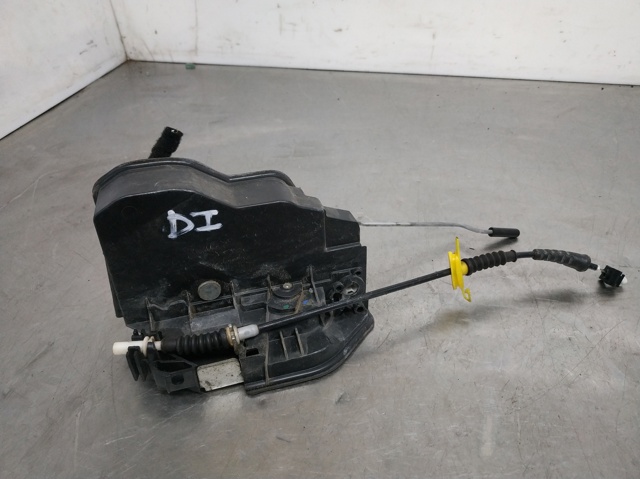 Fecho da porta dianteira esquerda 7167071 BMW