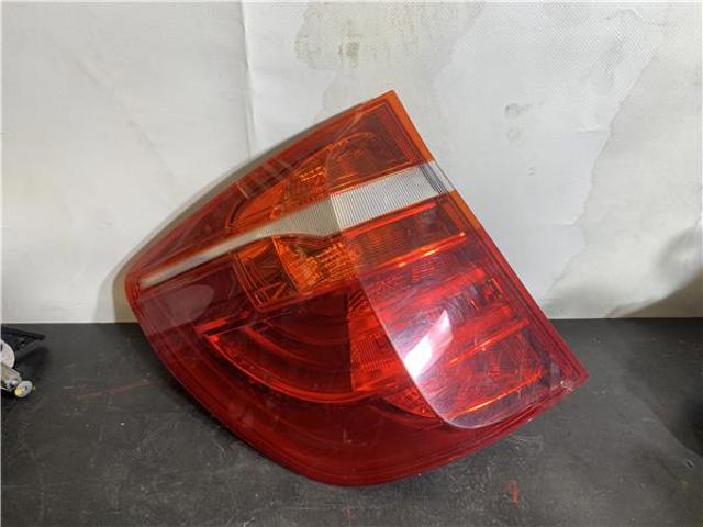 Lanterna traseira esquerda externa 7217311 BMW
