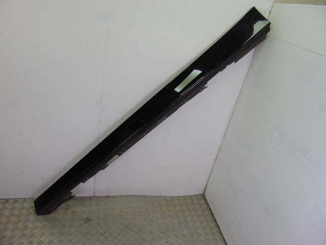 Placa sobreposta (moldura) externa esquerda de acesso 7256911 BMW