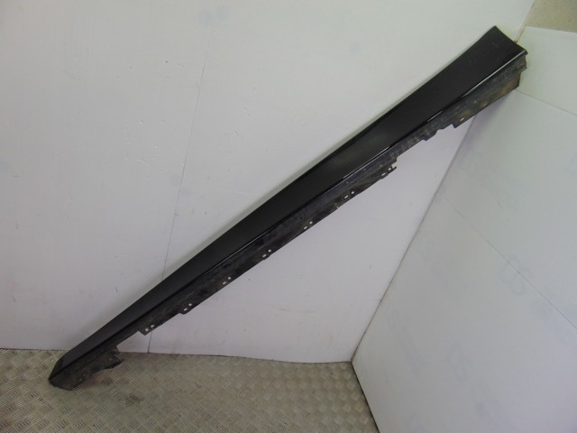Placa sobreposta (moldura) externa esquerda de acesso 7256911 BMW
