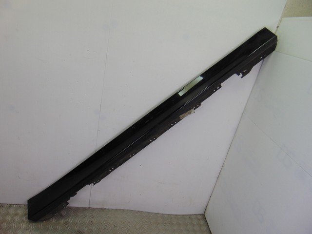 Placa sobreposta (moldura) externa direita de acesso 7256912 BMW