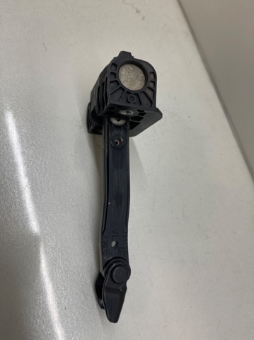 Limitador dianteiro esquerdo de abertura de porta 7311339 BMW