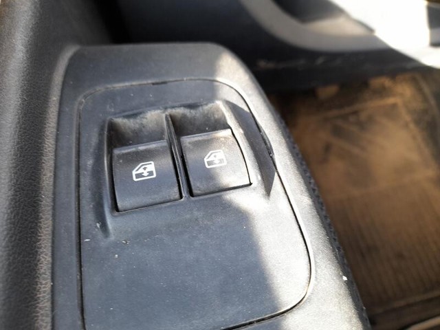 Unidade de botões dianteira esquerda de controlo de elevador de vidro 735518655 FIAT