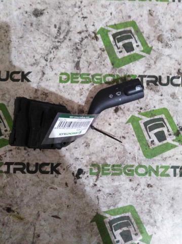 Comutador direito instalado na coluna da direção 7421535700 RENAULT