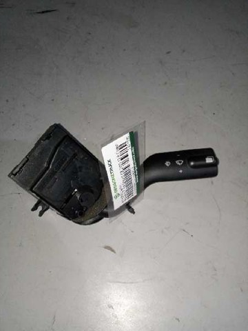 Comutador direito instalado na coluna da direção 7421535700 RENAULT