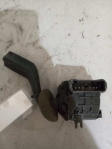 Comutador direito instalado na coluna da direção 7421535700 RENAULT