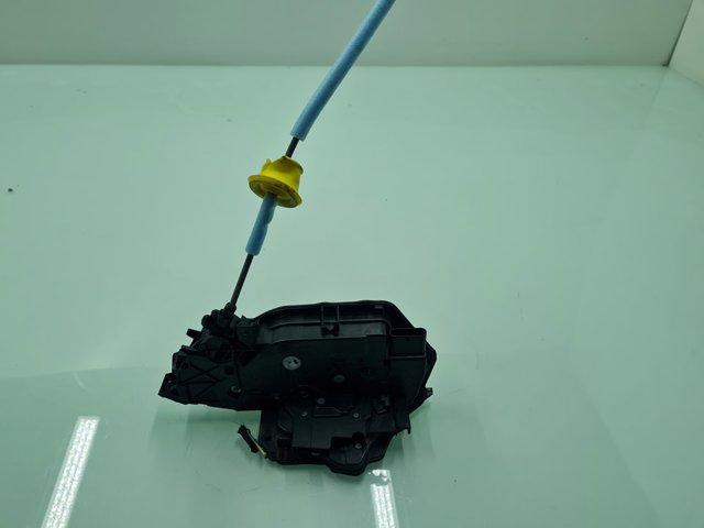 Fecho da porta dianteira esquerda 7445041 BMW