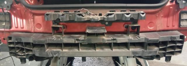 Reforçador do pára-choque traseiro 756101642R RENAULT