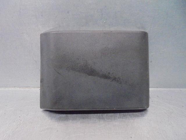 Placa sobreposta externa central esquerda de suporte de carroçaria 768190129R RENAULT