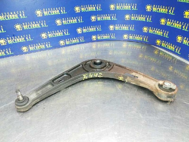 Braço oscilante inferior esquerdo de suspensão dianteira 7700413493 RENAULT