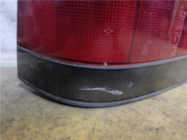 Lanterna traseira esquerda 7700796117 RENAULT