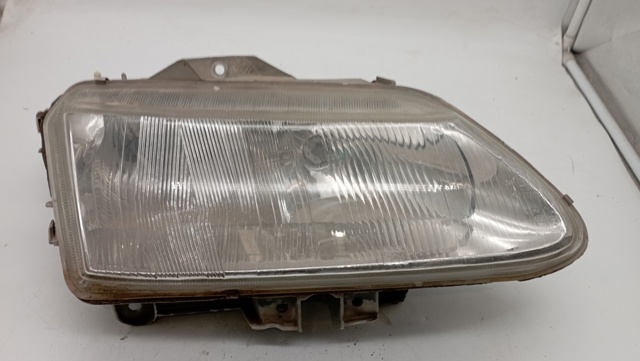 Luz direita 7700820123 RENAULT