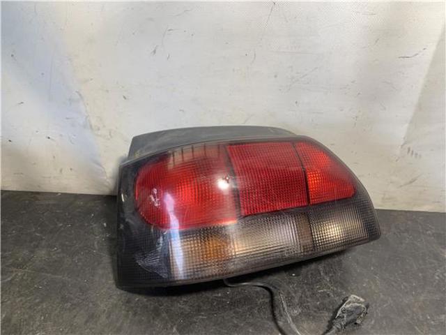 Lanterna traseira esquerda 7700827551 RENAULT