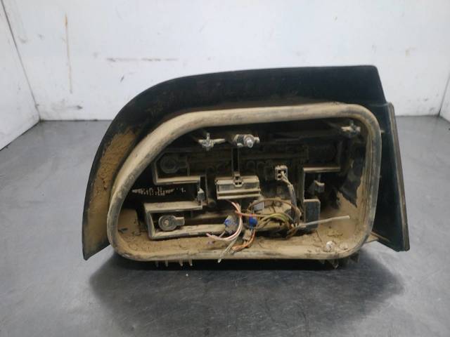 Lanterna traseira esquerda 7700827551 RENAULT