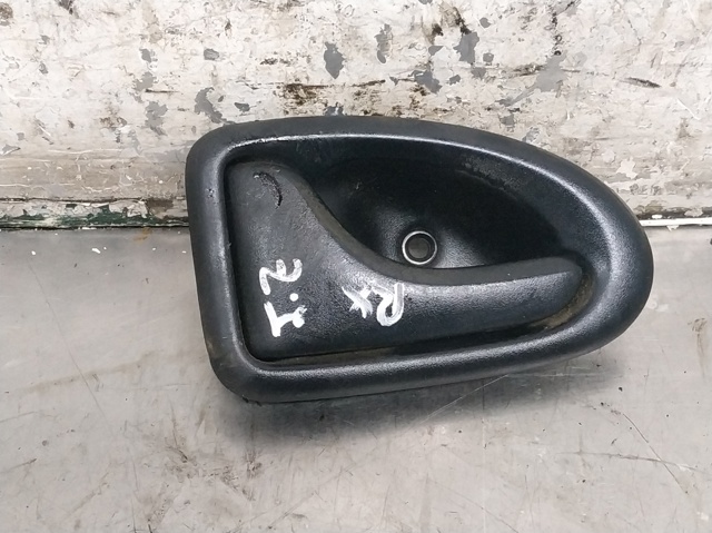 Maçaneta interna esquerda da porta dianteira 7700830078 IVECO
