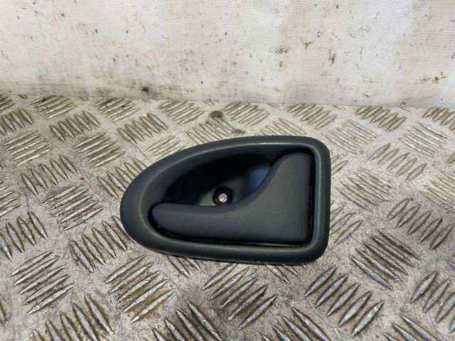 Maçaneta interna dianteira/traseira da porta direita 7700830079 RENAULT