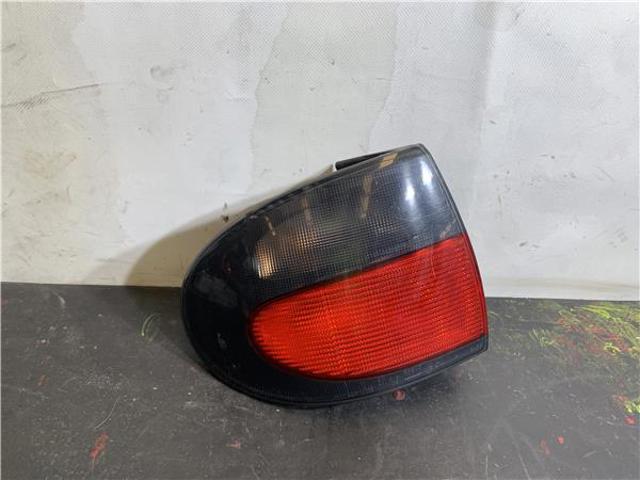 Lanterna traseira esquerda externa 7700838530 RENAULT